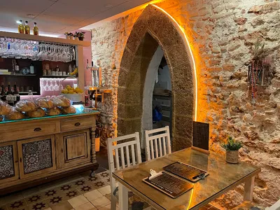 Bar restaurante Gades Tapas - Grelhados in Cadiz