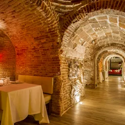 Bodega de los Secretos - Mediterranean