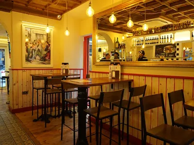 Cervecería Cruz de Malta - Bar in Madrid