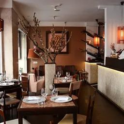 Em Alta Na Baixa - Portuguese