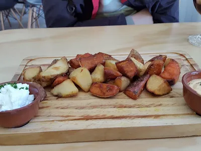 Gloria Hoyos - American in Malaga