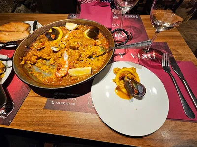 Jamón y Vino - Spanish in Barcelona