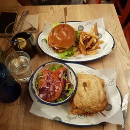 Lamudita Burger Studio - American