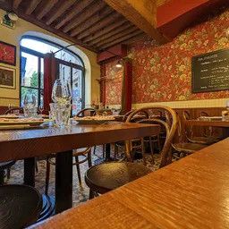 Le Bouchon des Filles - French