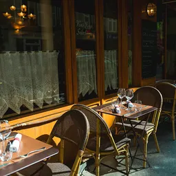 Le Petit Pontoise - French