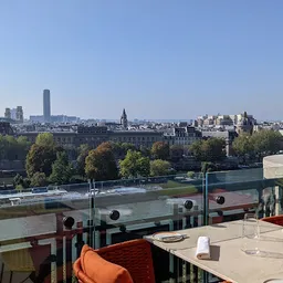 Le Tout-Paris - French