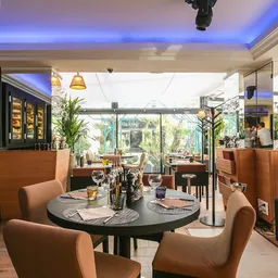 Les Jardins Du Capitole - French