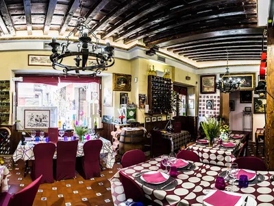 Lo Nuestro Taperia & Restaurante - Restaurant in Toledo