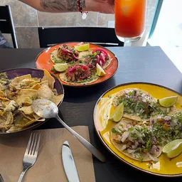 Los 3 Carnalitos Restaurante Mexicano - Mexican