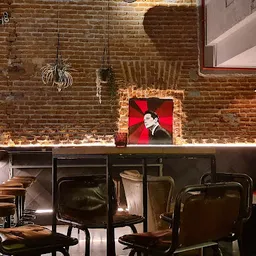 Lynch - Food and Cocktails - Restaurant