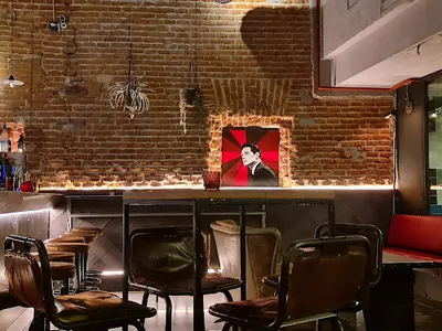 Lynch - Food and Cocktails - Restaurant in Madrid