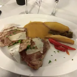 Nuevo Restaurante Hermanos Urquiza - Regional Spanish