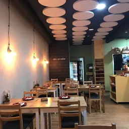 Peculiar - Restaurant