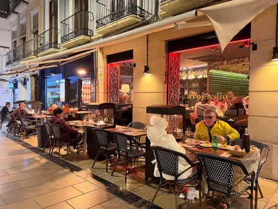 Perromedio - Restaurant in Granada