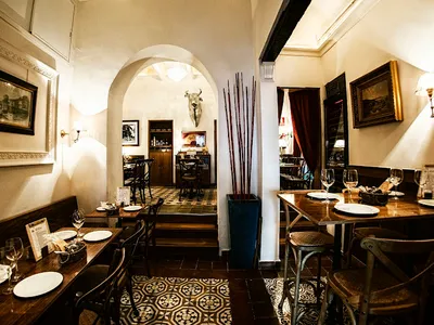 Petit Comité Sevilla - Spanish in Seville