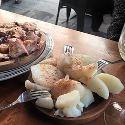 Pulpeira de Lola La Antigua de Melide - Regional Spanish