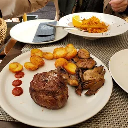 Restaurante Los Manueles - Reyes Católicos - Spanish