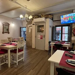 Vino y Rosas Home Food - Restaurant